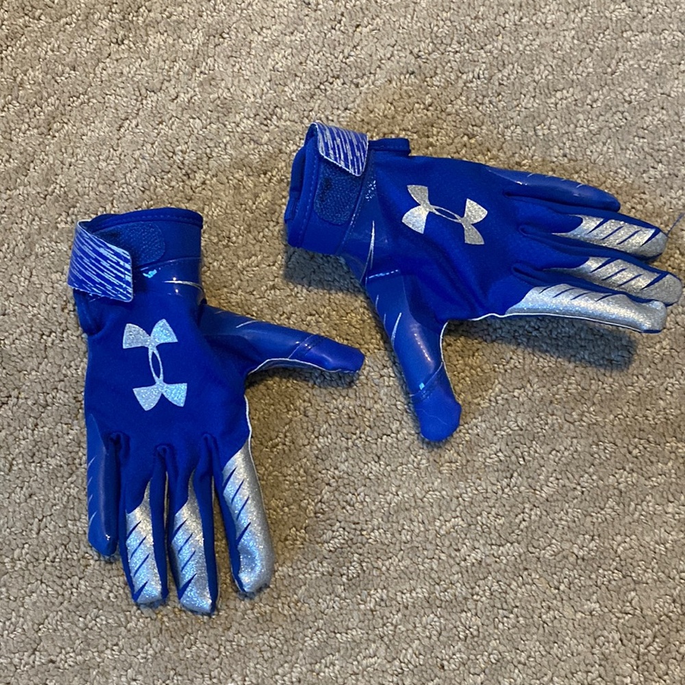 Boys Under Armour Football Gloves
